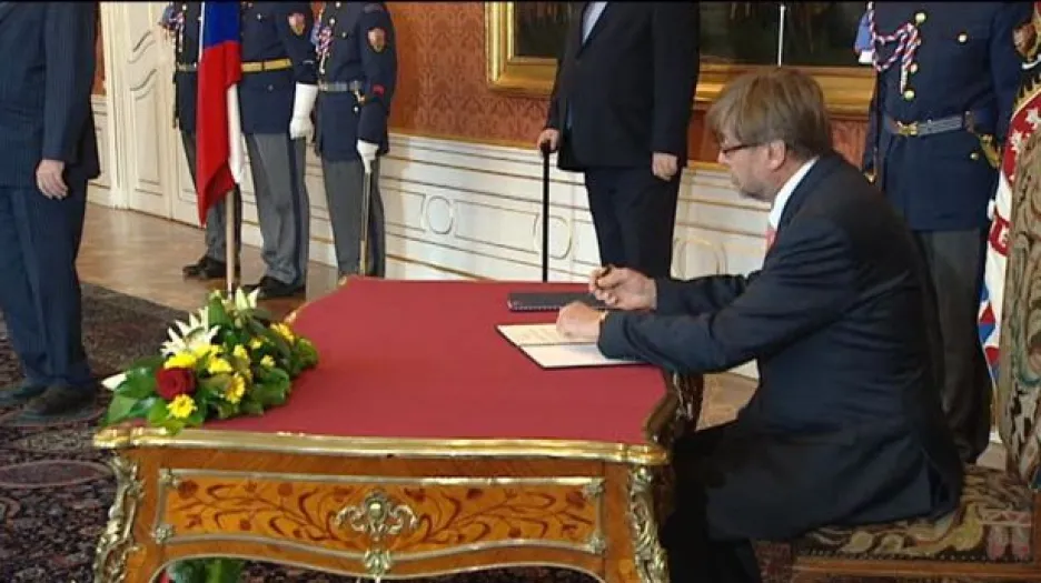 Zeman jmenoval Uhlíře ústavním soudcem