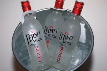 Stop reklamě na alkohol s mladistvými herečkami