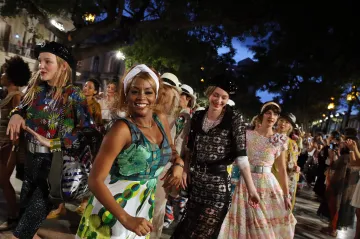 První přehlídka po 60 letech. Chanel oblékl havanský bulvár do luxusu