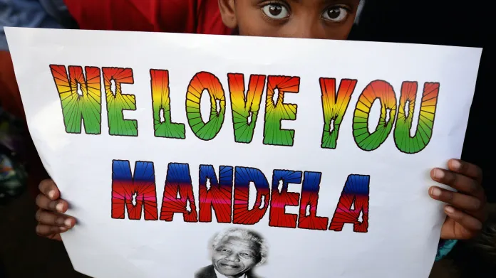 Jihoafričané se modlí za Mandelu