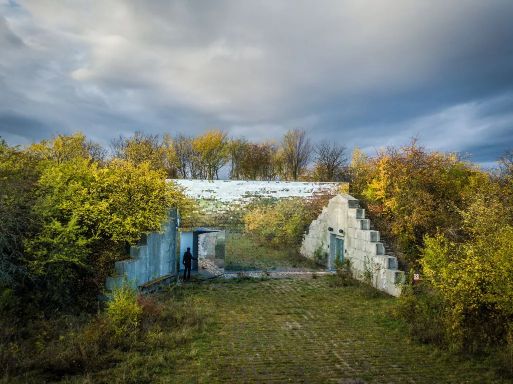 Věčná loviště, krematorium pro zvířata u obce Drnov (Petr Hájek ARCHITEKTI)