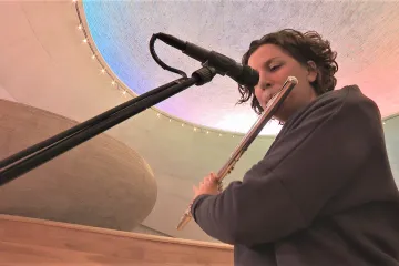 Flétnistka Martina Komínková zhudebnila kostely