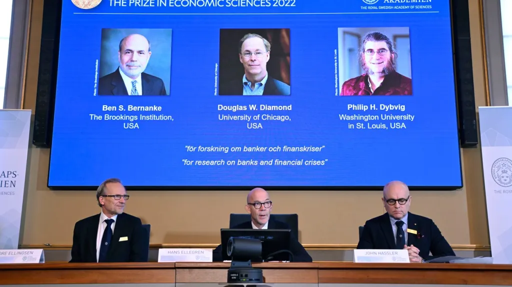 Nobelovu cenu za ekonomii maji Ben Bernanke, Douglas Diamond a Philip Dybvig