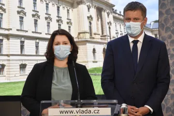 Maláčová a Petříček ruší program a preventivně pracují z domova. Příznaky covidu ale nemají