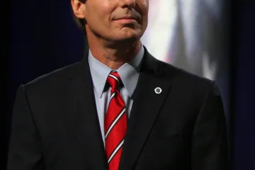 Edwards obviněn, že za peníze na kampaň ututlal nemanželský skandál