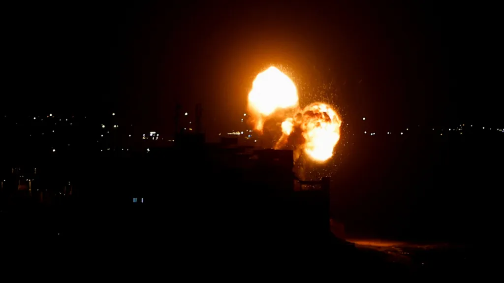 Výbuchy v Pásmu Gazy během izraelského útoku