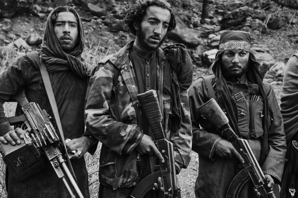 Četnost a šíření násilí v Afghánistánu po ukončení jednání zasáhlo převážně civilní obyvatelstvo, což mělo za následek vysoké ztráty na životech, nucené vysídlení, extrémní nejistotu, nedostatečný přístup ke vzdělání a oslabený systém veřejného zdraví