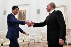 Mírová smlouva je nutností, shodli se Abe s Putinem. V cestě ale dál stojí Kurily