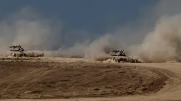 Izraelský tank manévruje u hranic s Gazou