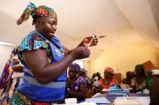Kamerun začal jako první očkovat proti malárii. Může to zachránit statisíce dětských životů