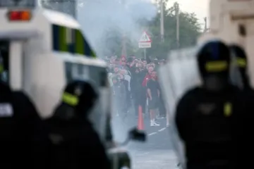 Severoirské protesty se z Belfastu rozšířily do dalších měst, píše BBC