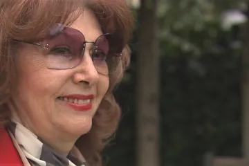 Výstava ukazuje československý i současný design brýlí. Saskia Burešová si ty své už vybrala
