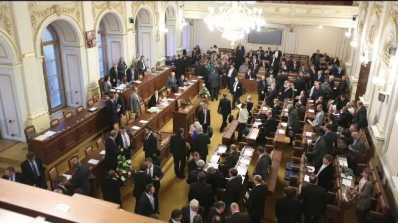 Události o Zemanově návštěvě Poslanecké sněmovny