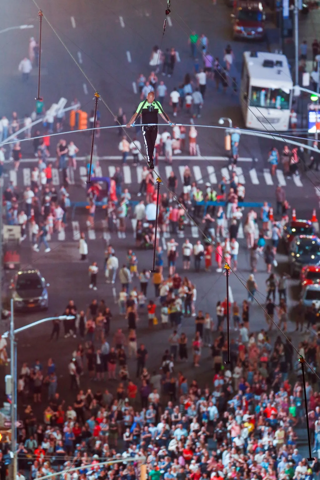 V roce 1978 se jeden z jejich členů zřítil při vystoupení v Portoriku a pád byl pro něj osudným.
