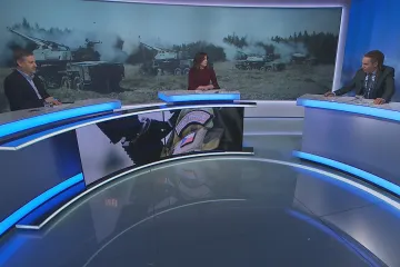 Škrtly se peníze armádě, kritizuje Bartoš. Soustřeďme se na nábor, říká Koten