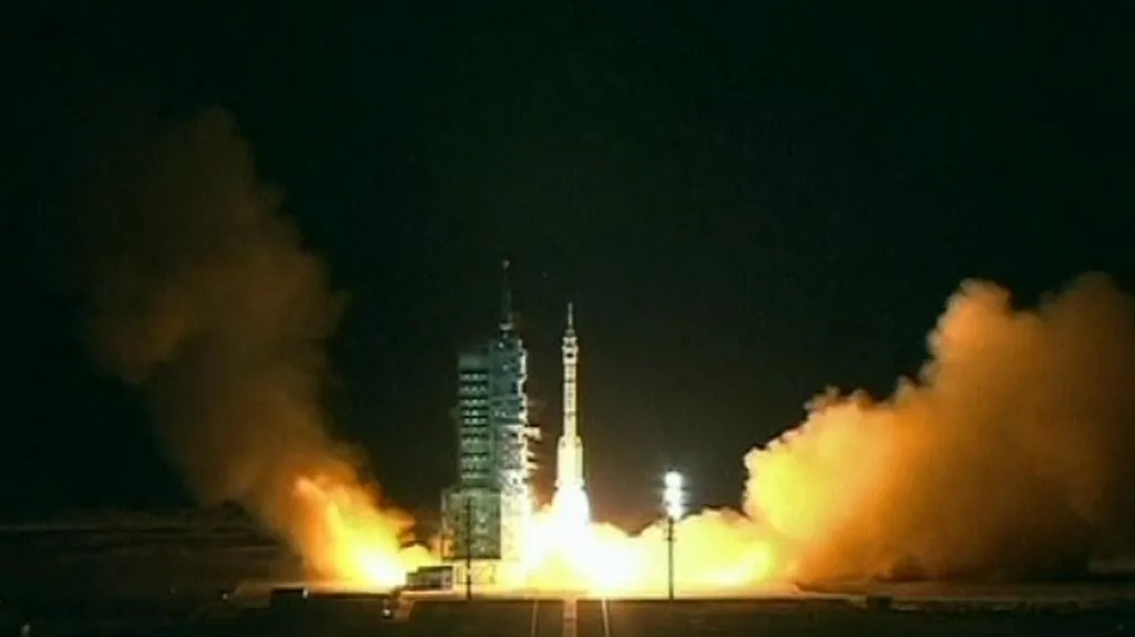 Start bezpilotní čínské lodi Šen-čou 8