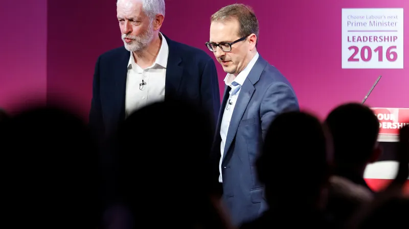 Corbyn, nebo Smith? Britští labouristé vybírají nového šéfa