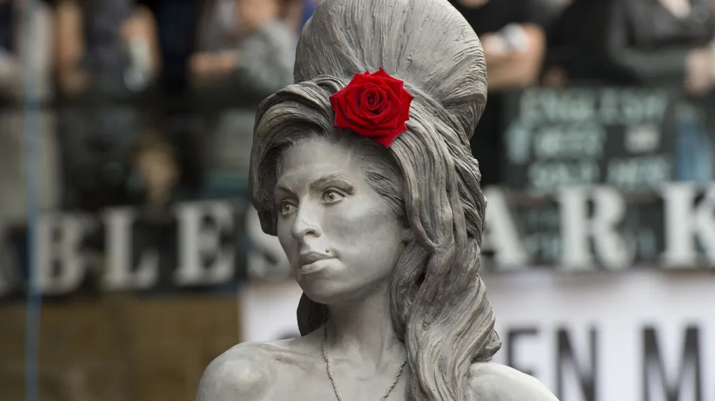 Socha Amy Winehousové