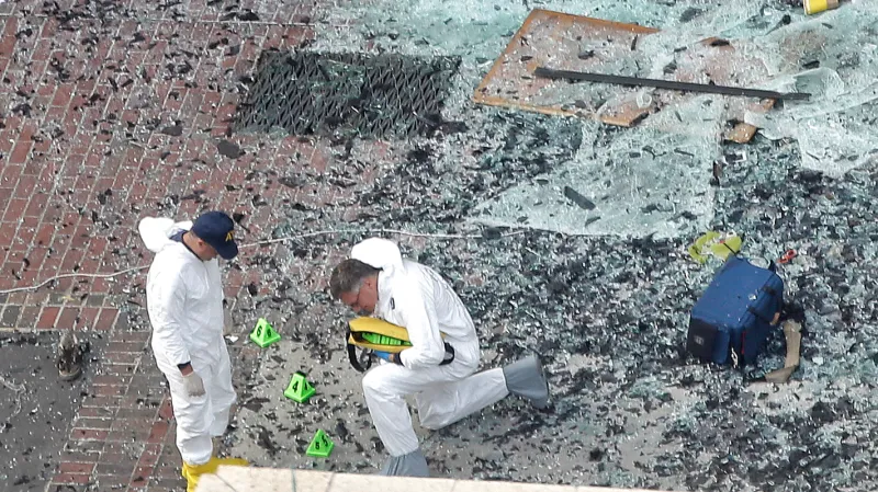 Bostonští vyšetřovatelé na místě činu