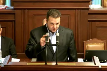 Poslanci nezvolili Ondráčka šéfem komise pro kontrolu GIBS. Na NBÚ dohlédne Rozner