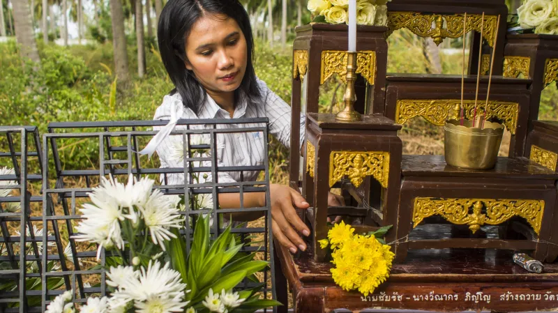 Budhistická modlitba za oběti tsunami v Thajsku