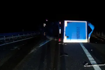 Dálnici D2 u Břeclavi blokuje havarovaný kamion