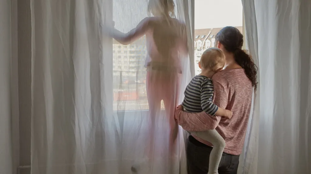 Problémy dospělých se týkají i dětí. Měli by s nimi o tom mluvit