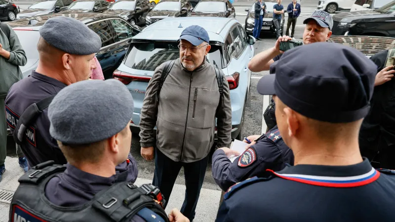 Boris Naděždin při protestní akci proti novému zákonu poblíž Státní dumy