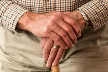 Stát poskytne více peněz na podporu sociálních služeb