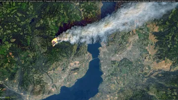 Požár u obce Kelowna na snímku ze 17. srpna 2023