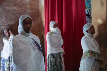 Zřícení lešení v etiopském kostele zanechalo desítky mrtvých a stovky raněných