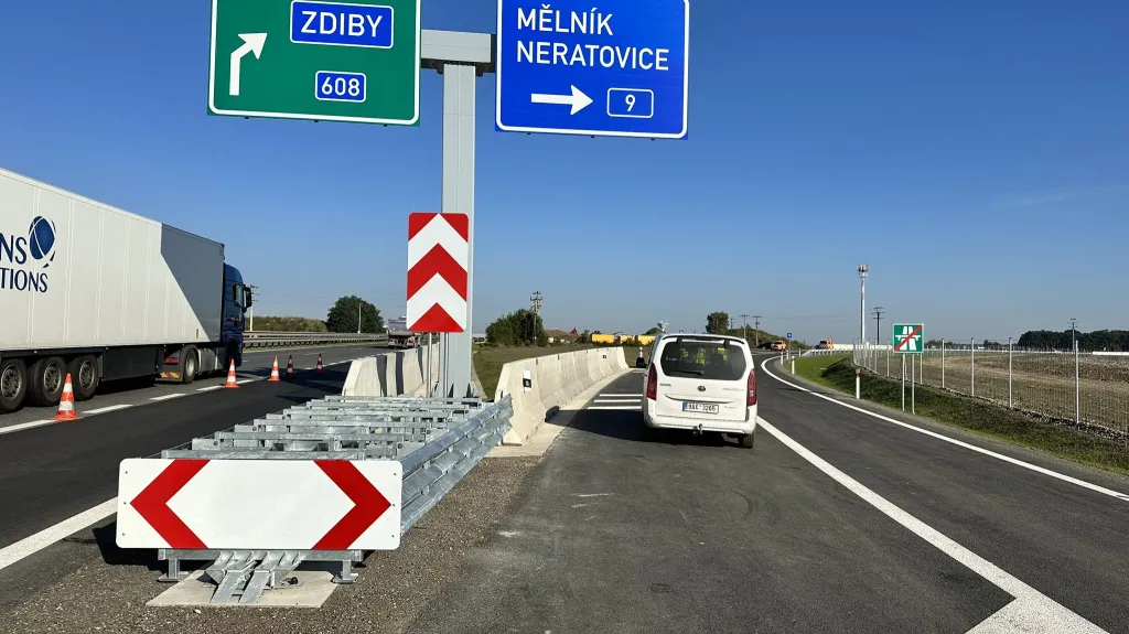 Sjezd z D8 na silnici I/9