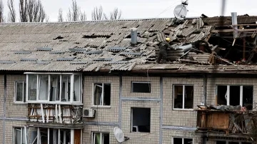 Obytný dům v Kyjevě poškozený ruským útokem (23. prosince 2025)