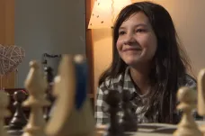 Jedenáctiletá Slovenka vyrůstala bez vody a elektřiny, nyní exceluje v šachu