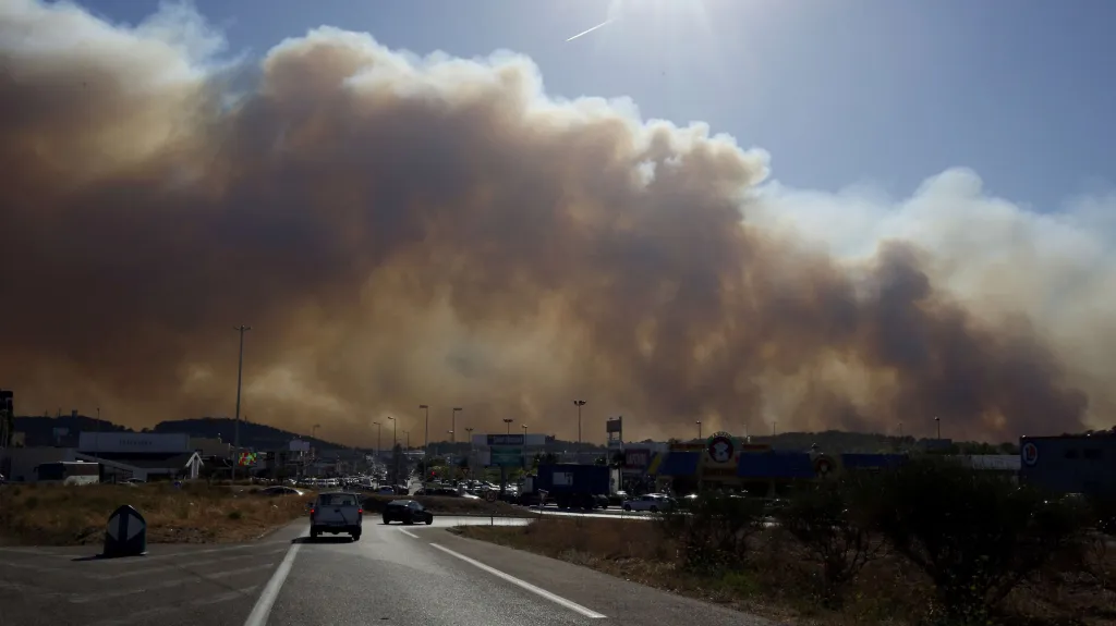 Ničivý požár se blíží k Marseille