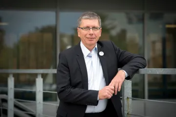 Koalice na Praze 11 ztratila většinu, její zastupitel hlasoval pro odvolání radního