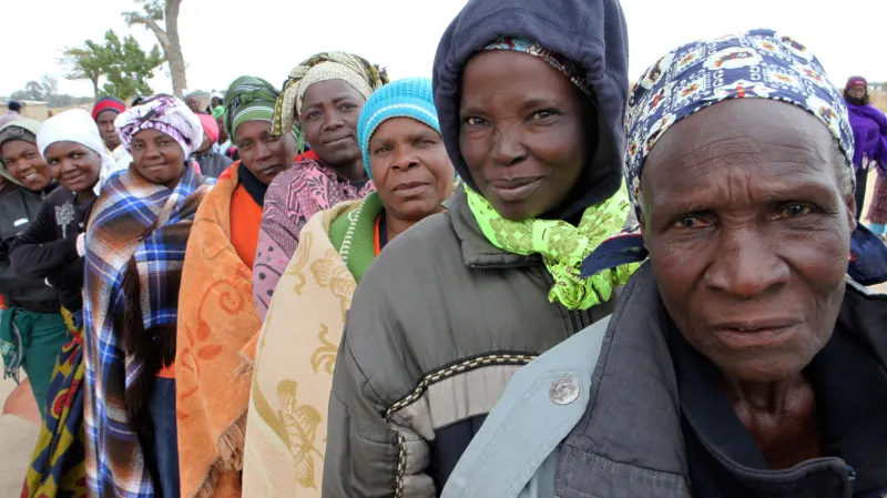 Fronta u volební místnosti v Zimbabwe