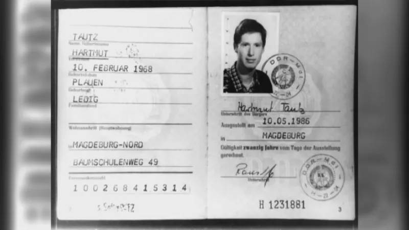 Průkaz Hartmuta Tautze z NDR
