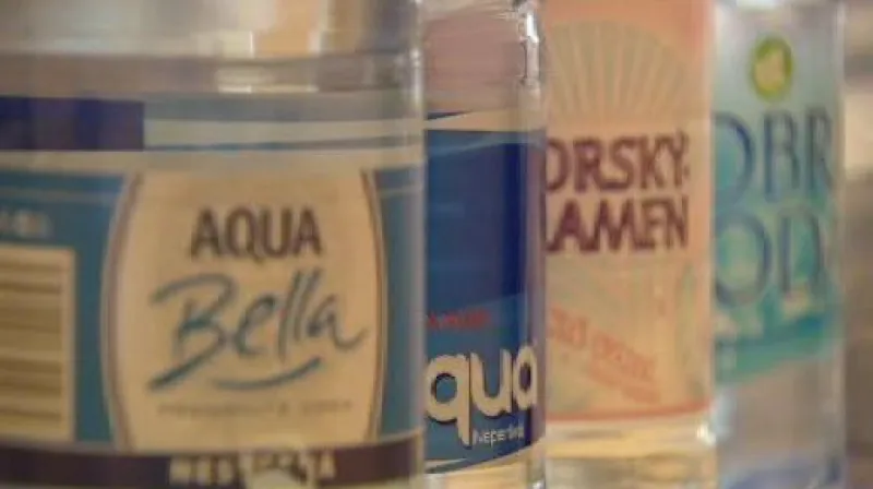 Studio ČT24 - voda v restauracích z kohoutku?