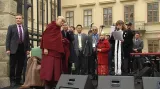 Záznam vystoupení dalajlamy na Hradčanském náměstí