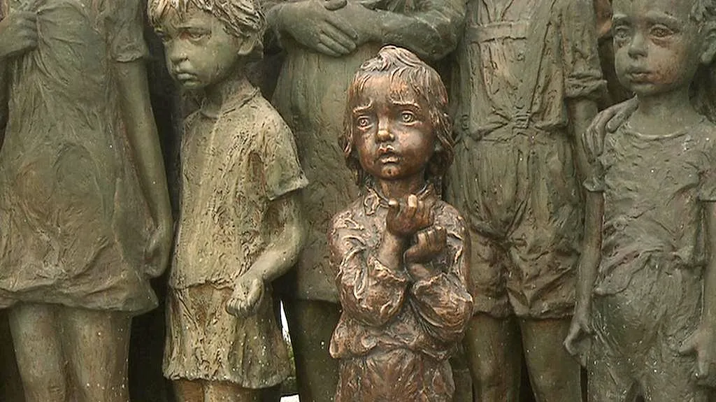 Nový odlitek sochy děvčátka