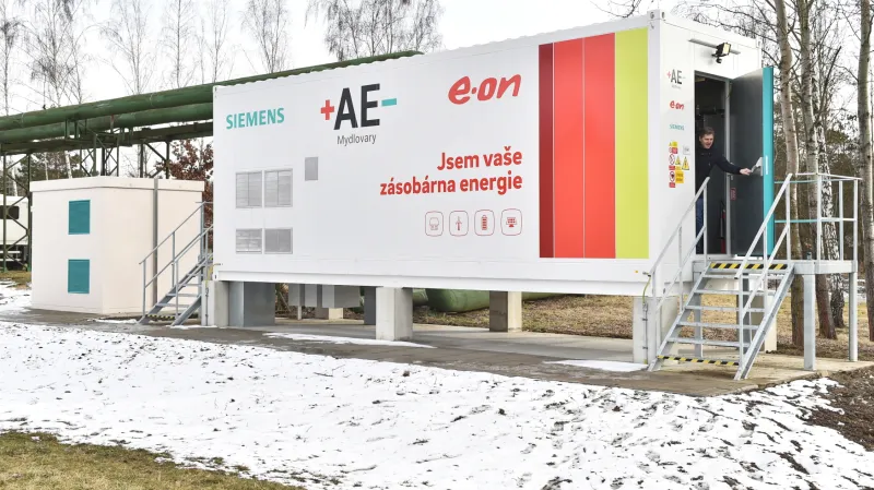 Bateriové úložiště společnosti E.ON v Mydlovarech (vnější pohled)