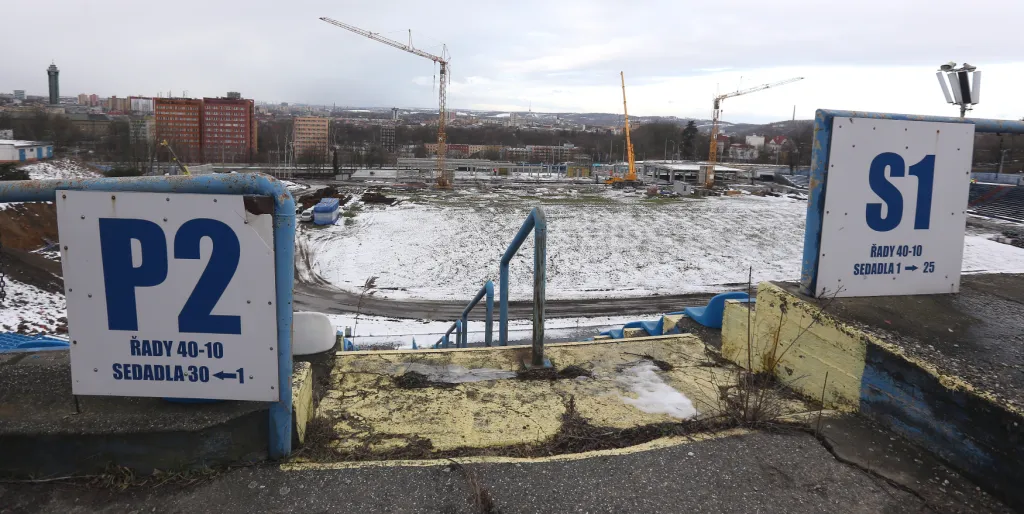 Průběh přestavby fotbalového stadionu Bazaly v lednu 2019.