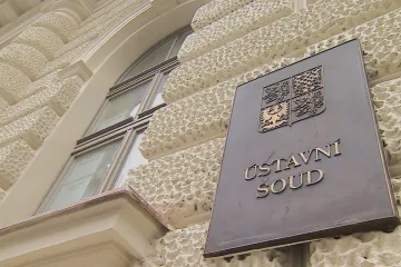 Žena se soudila kvůli diskriminaci. Zaplatí méně za náklady řízení, rozhodl ÚS