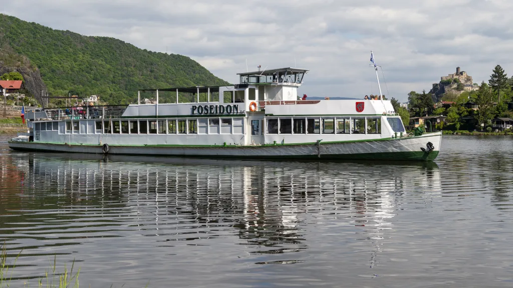 Výletní loď na Labi