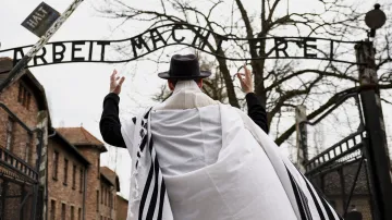 Účastník Pochodu živých na památku obětí holocaustu