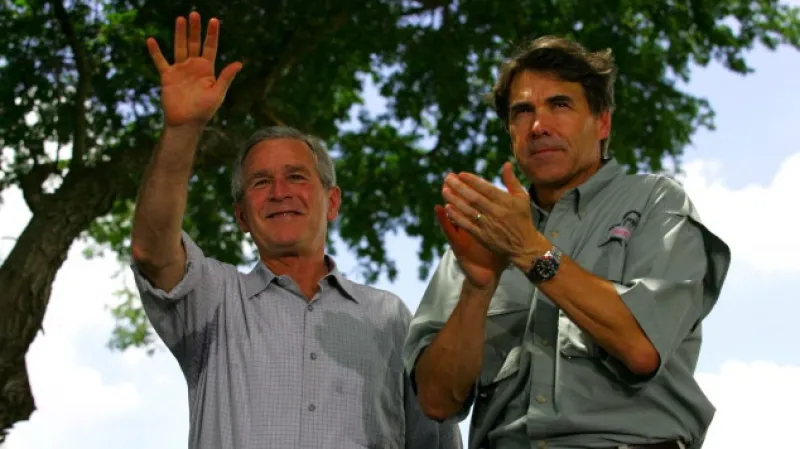 George Bush a Rick Perry