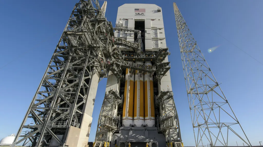 Vesmírná loď Orion čeká na zkušební let