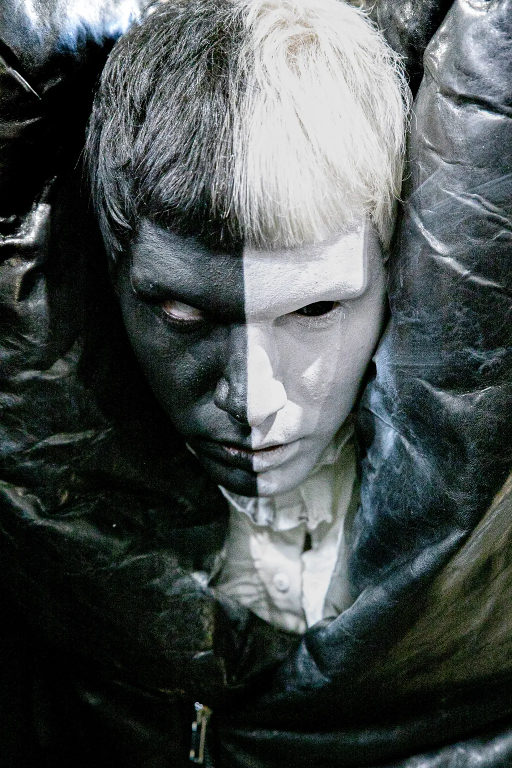 Fotograf/ka roku 2024: Lena Knappová, práce pro Blue Paper a Circ Magazine, backstage pro Ann Demeulemeester a Rick Owens