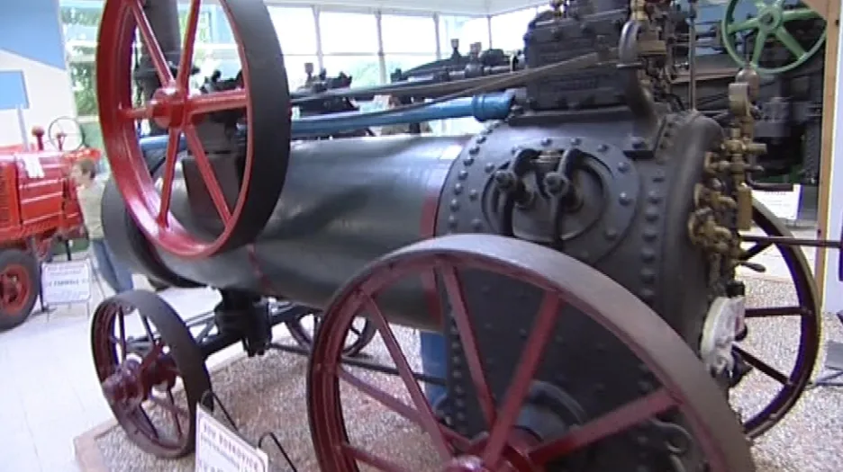 Jeden z historických zemědělských strojů v boskovickém muzeu